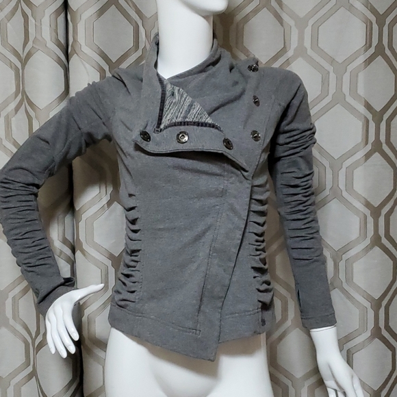 Like new lulu asymetrical jacket - Picture 2 of 7